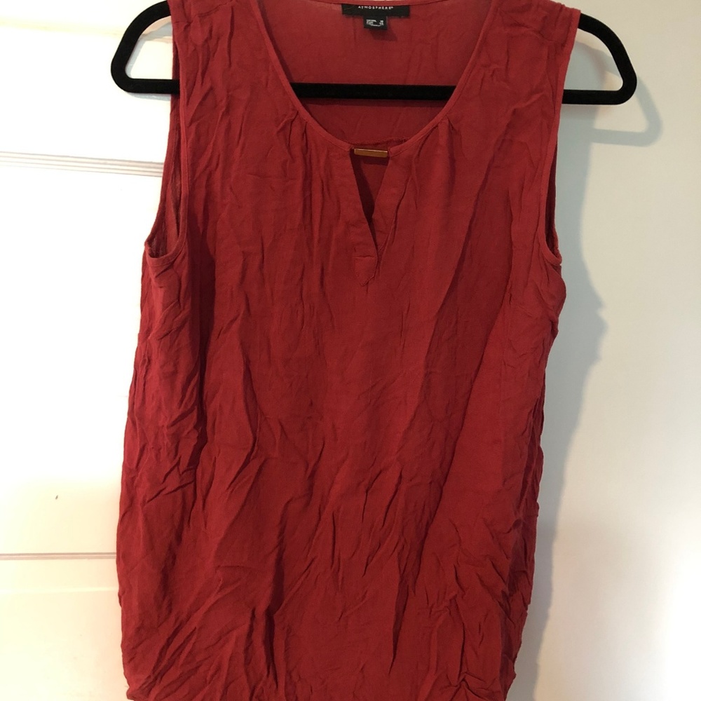 Atmosphere light weight tank w/ gold accent